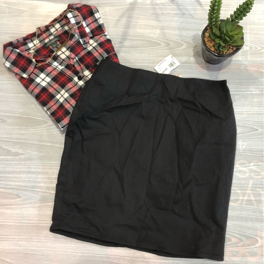 📌3/$22 NWT Mini skirt